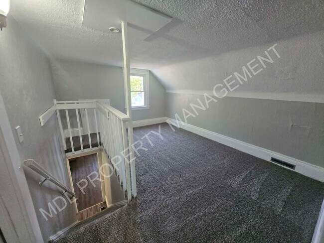 Building Photo - 3-Bedroom Home in Saginaw