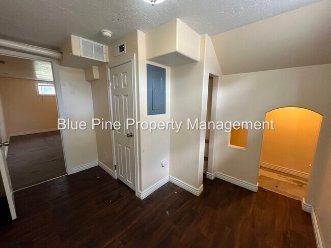 Building Photo - 3425 Owen St