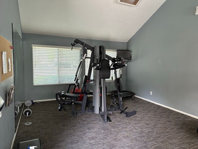 Building Photo - Excellent 1 bedroom w/ loft