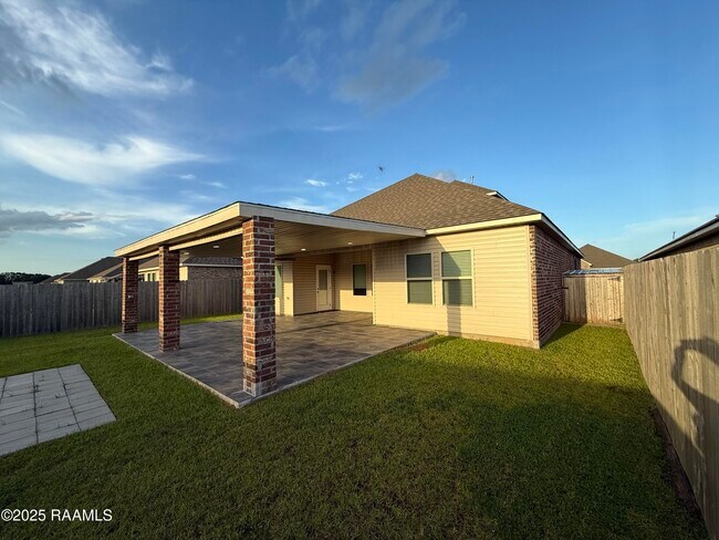 Building Photo - 200 Broussard Hl Dr