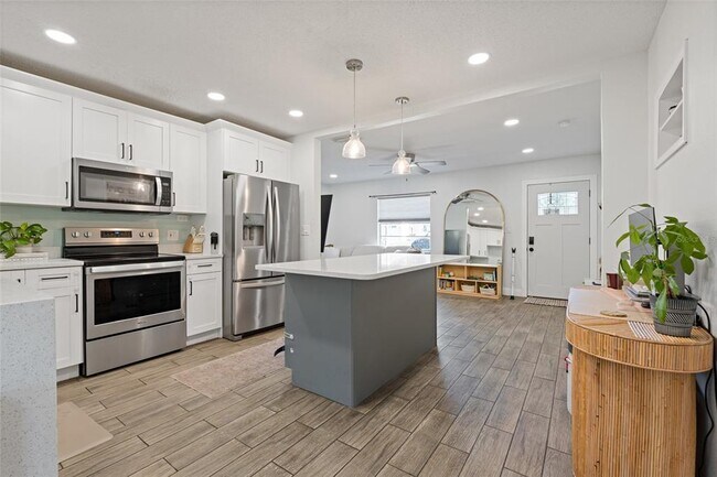 Building Photo - 3308 W Van Buren Dr