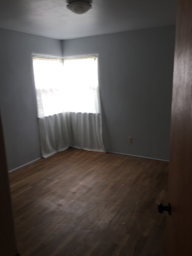 Main floor bedroom - 30 N Franklin Ave