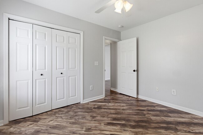 Building Photo - 127 Bermuda View