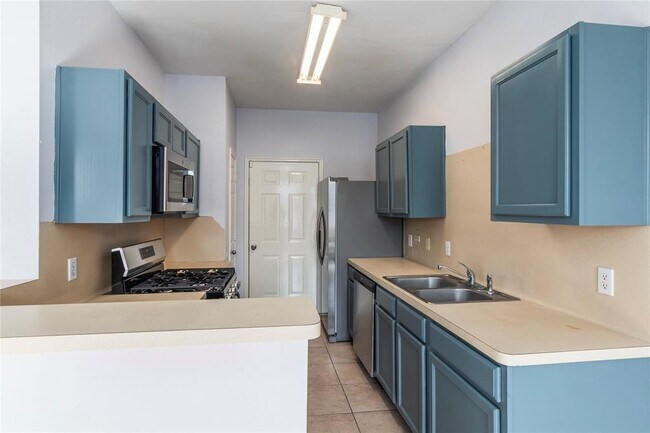 Building Photo - 6427 Waldron Cir
