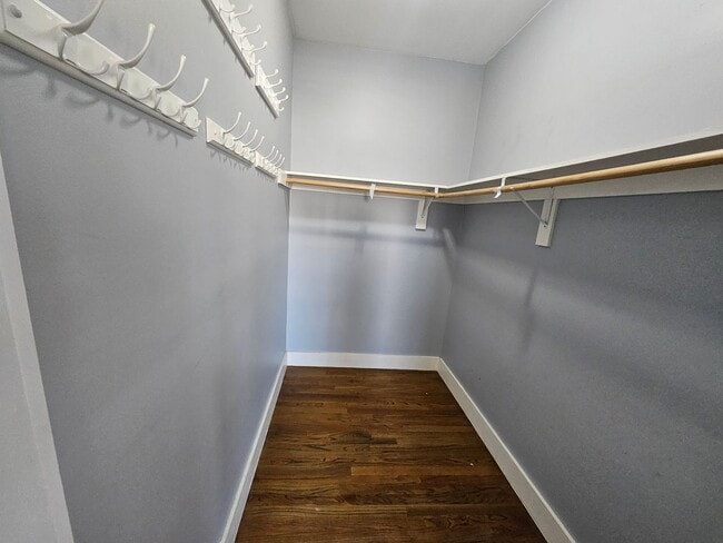 Building Photo - 700 New St