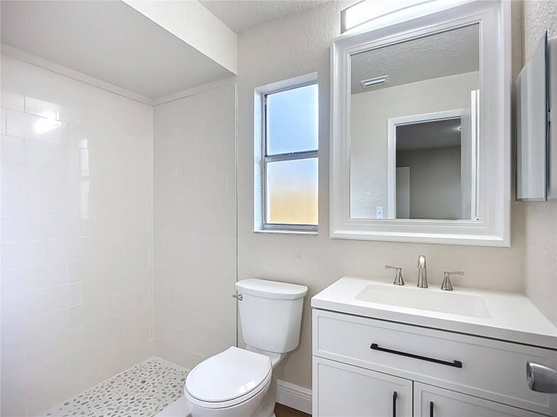 Building Photo - 6511 3rd Ave NE