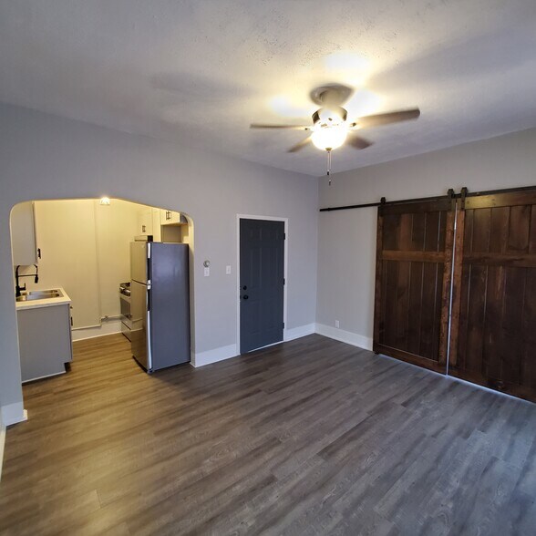 Living Room - 1213 N Wells St