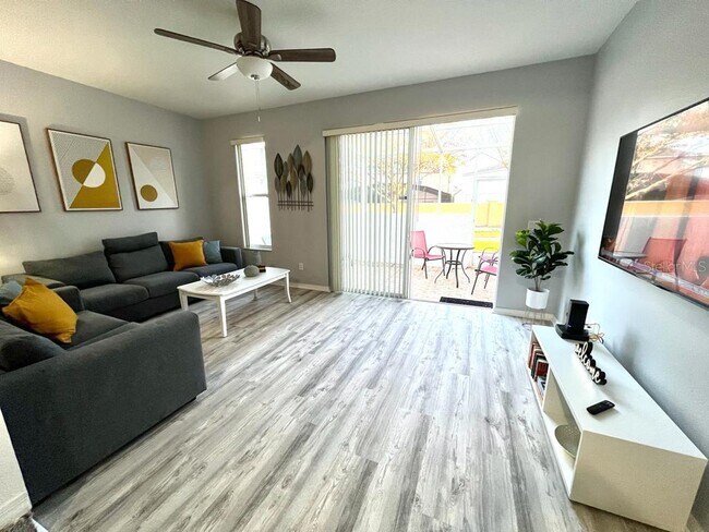 Building Photo - 1202 S Beach Cir