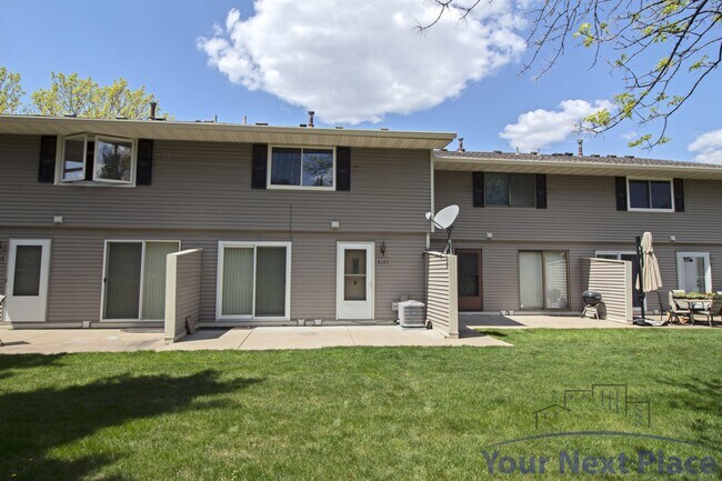 Building Photo - 4340 Chatsworth Cir