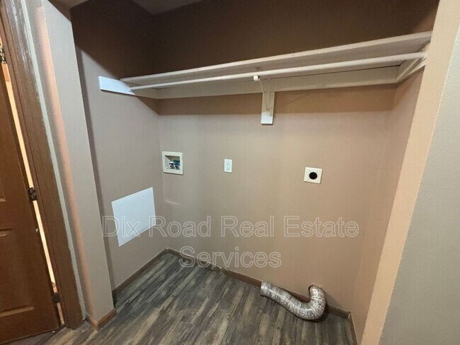 Building Photo - 3821 Cavanaugh Rd