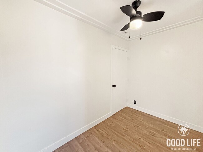 Building Photo - Charming 1BD/1BA Condo in College West W/ A/C, Balcony, Office/Bonus Room, Community Pool, Coin O...