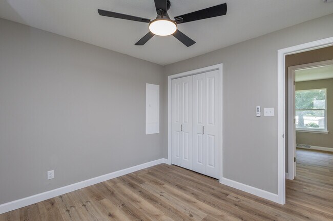 Building Photo - 25 Poplar Hill Dr