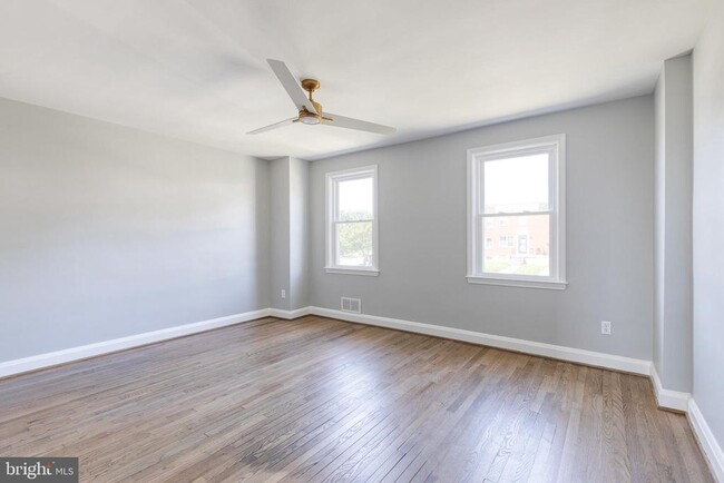 Building Photo - 633 Lucia Ave