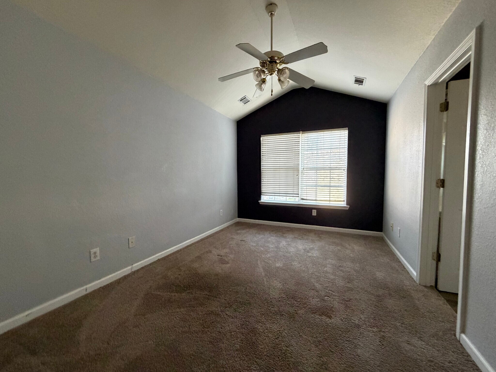 Master Bedroom w/ Accent Wall - 2807 Snapfinger Mnr