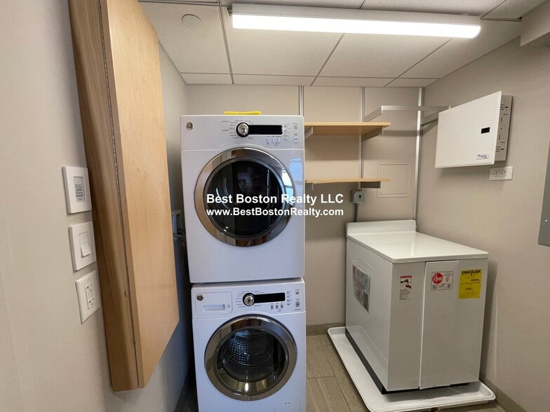 Building Photo - 115 Mt Auburn St