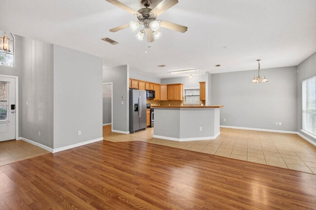 Building Photo - 10277 English Manor Dr