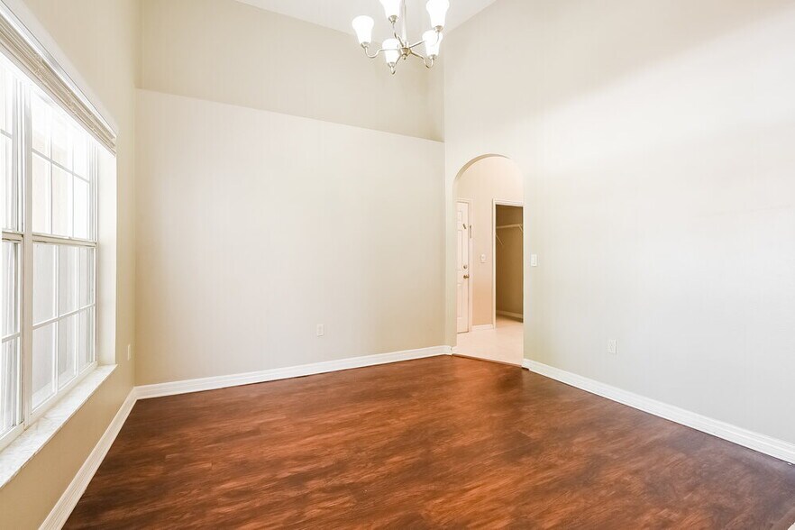 Building Photo - 1436 Lake Marion Dr