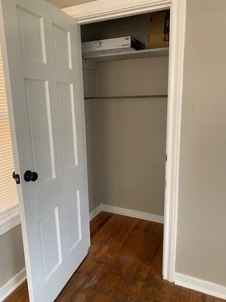 Building Photo - 1814 W Summit Ave.