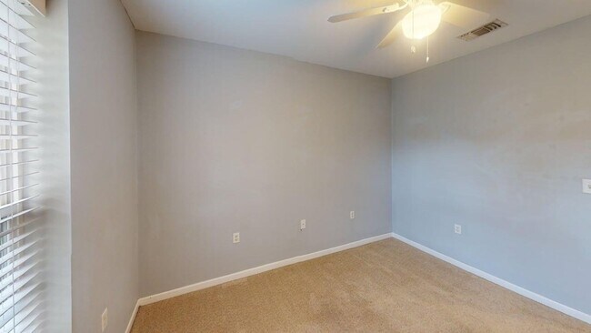 Building Photo - 910 Ave A