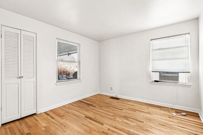 Building Photo - 3260 S Bellaire St