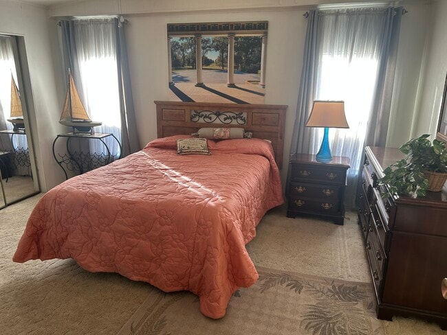 Building Photo - 500 Robin Ln