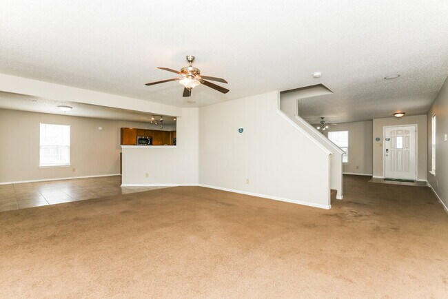 Building Photo - 2837 Ludwig Dr