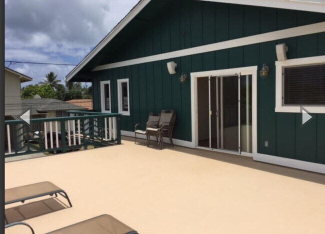 Building Photo - Part of a 2-unit CPR. 4 bedroom 3.5 bath with attached garage. Approx 1961 sf