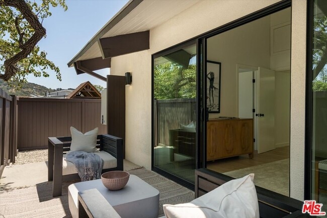 Building Photo - 2313 Banyan Dr