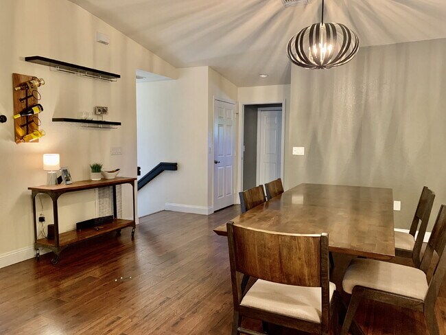 Building Photo - Beautiful Furnished Condo in Coconut Shores VIII