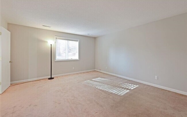 Building Photo - 4/ 2 Home for Rent