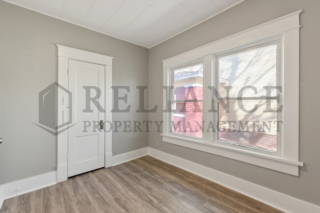 Building Photo - 152 S Estelle St