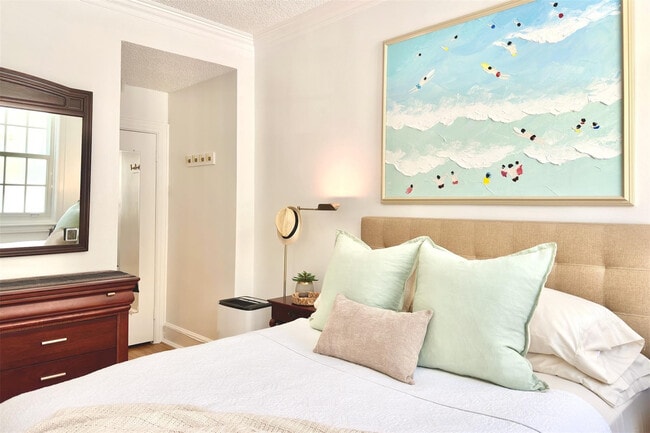 Building Photo - 235 Sunrise Ave