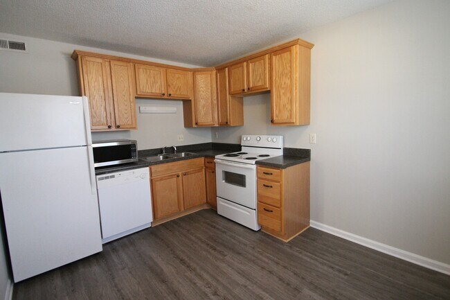 Building Photo - 1635 Cedarview Ct
