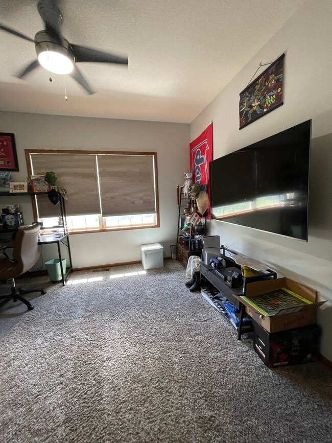 Building Photo - 825 Locharno Dr