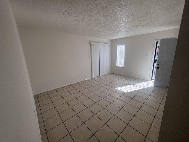 Building Photo - 1005 Dickerson Dr SE