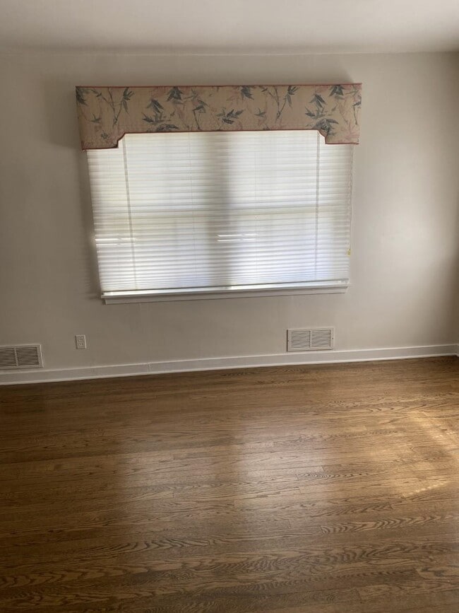 Building Photo - 530 E Passaic Ave