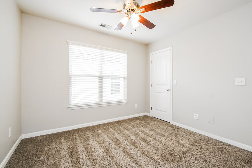 Building Photo - 35 Wensley Ct