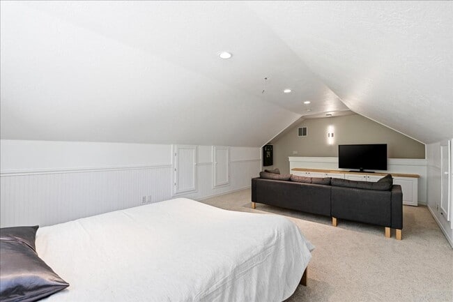 Building Photo - Luxury Living in Southeast Boise, 3-Car Garage, Hot Tub & Flexible Bonus Loft & Private/Secure Wo...