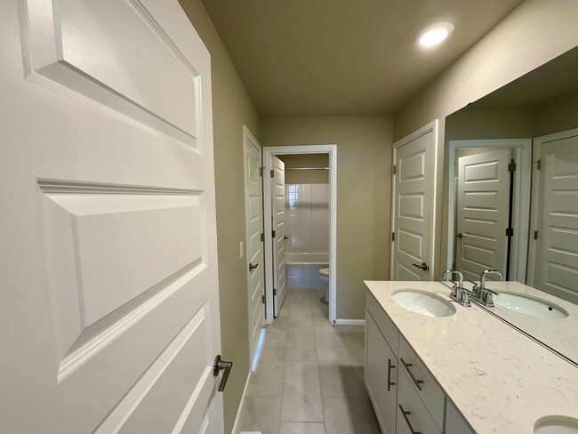 Building Photo - Beautiful and Modern 4-Bedroom Home with S...