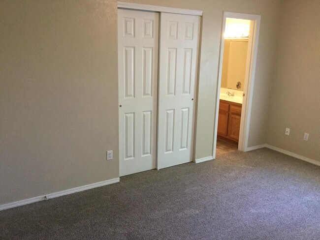 Building Photo - 3138 SW Newberry Ave