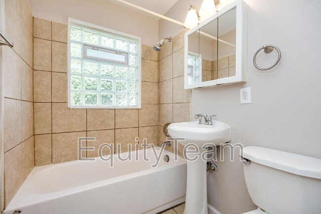 Building Photo - 3918 Odin Ave