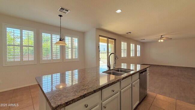 Building Photo - 3316 E Kingbird Pl