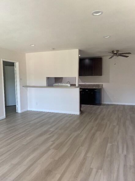 Building Photo - 945 Estes St