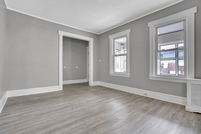 Building Photo - 35 Chester Ave