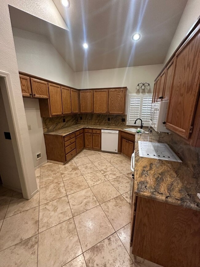 Building Photo - Beautiful 3 bedroom!
