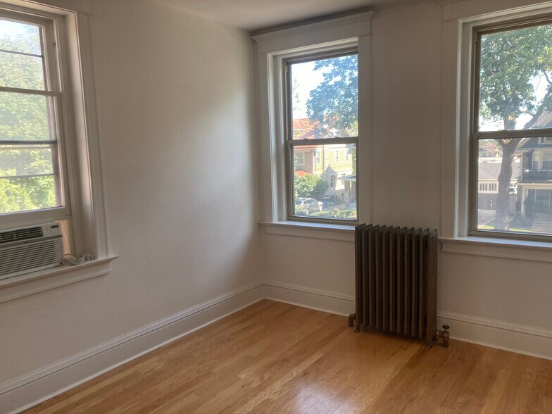 Building Photo - 3784 Washington St