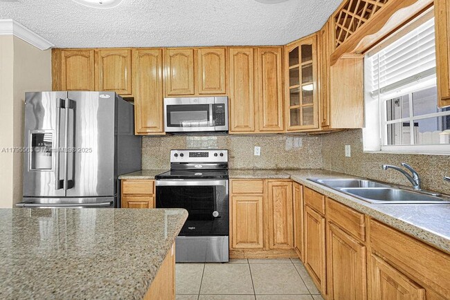 Building Photo - 2400 SW 103rd Ct