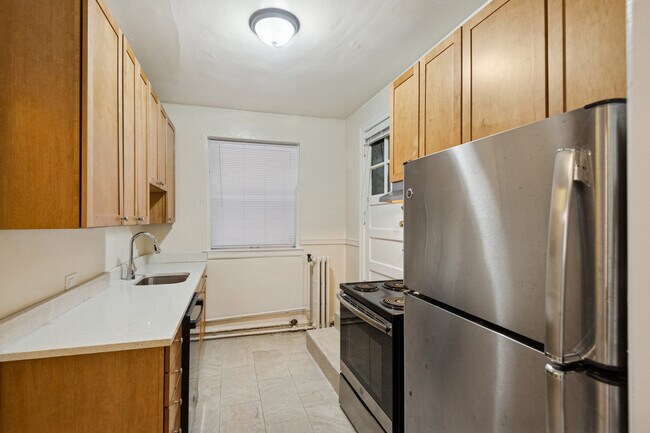 Building Photo - 200 S Maple Ave