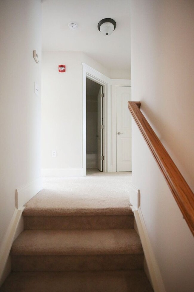 Building Photo - Available August 10th. Beautiful 3BR/2.5BA Townhome in Shelmore Village!