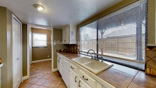 Building Photo - 10239 Catalpa Rd